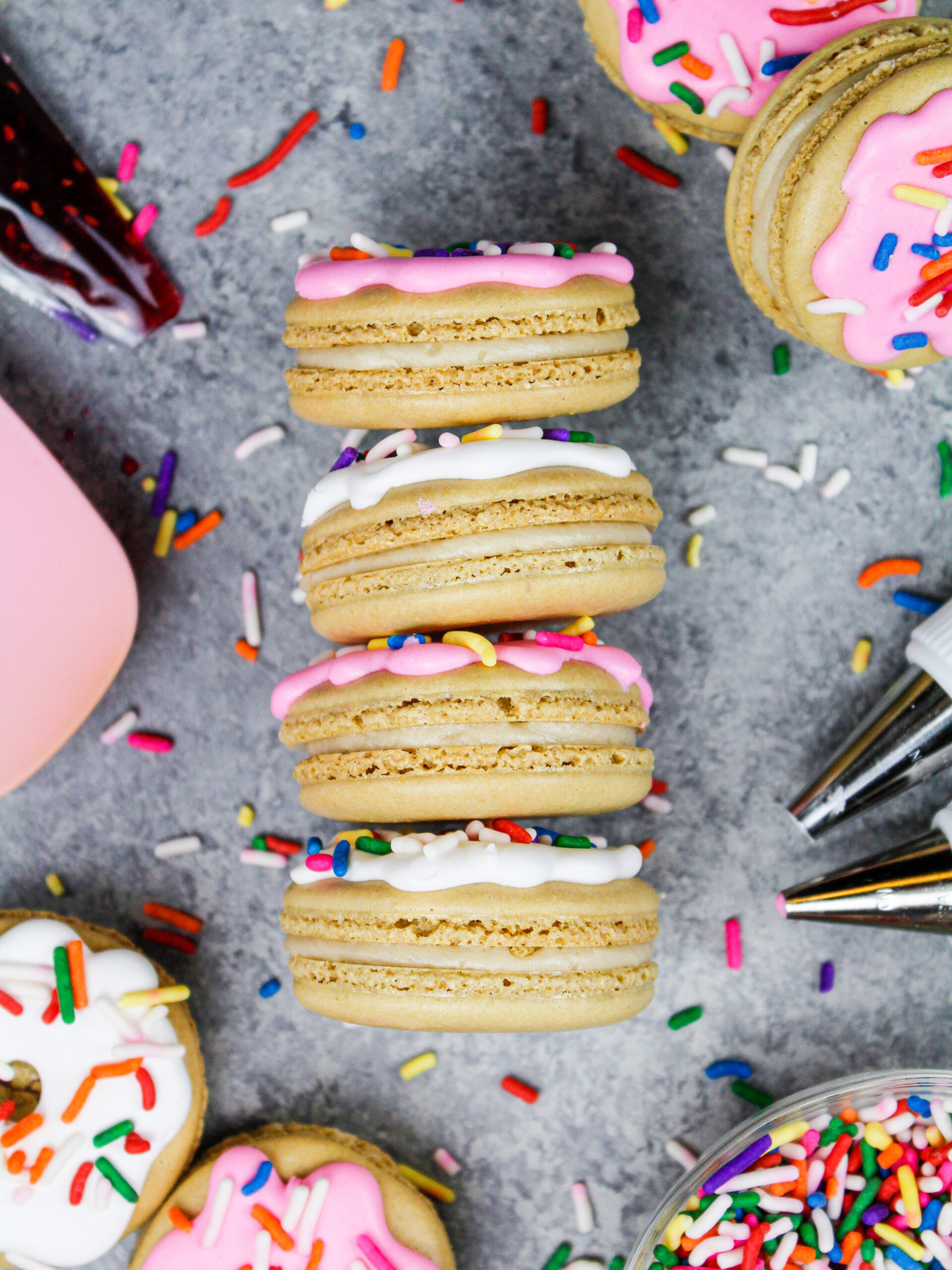 甜甜圈马卡龙的形象装饰着皇家结冰看起来就像磨砂洒甜甜圈