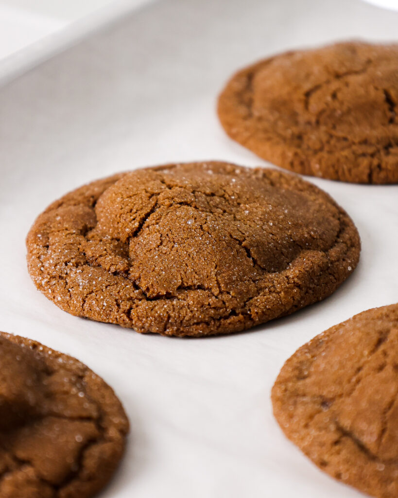 图像的巧克力花生酱饼干烤,烤盘的冷却