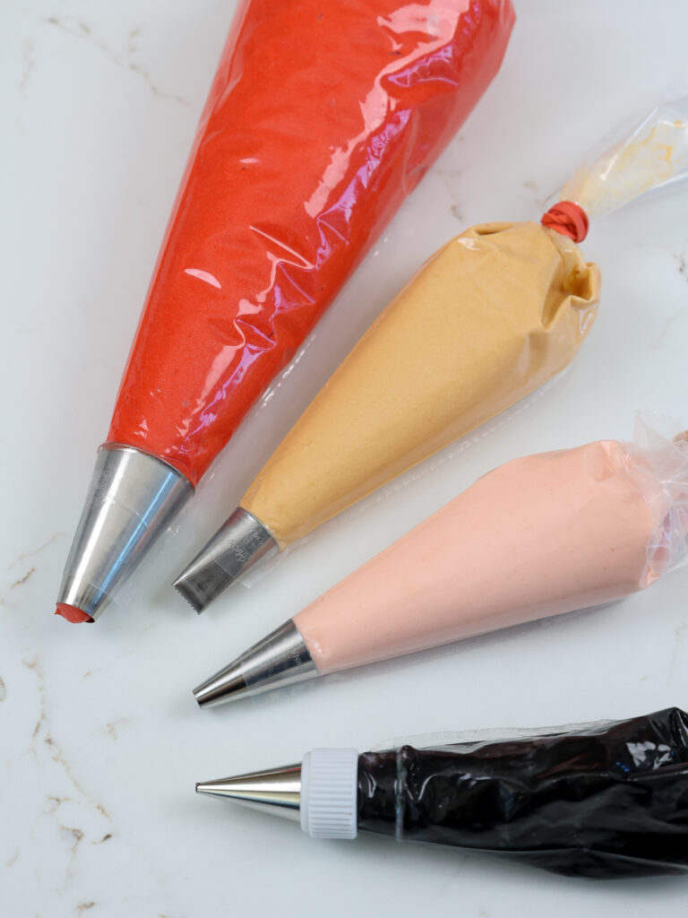 形象的奶油乳酪色的螃蟹蛋糕